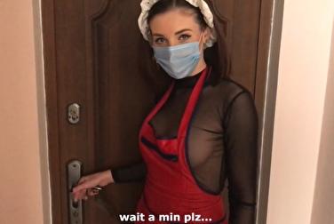 В этой гостинице всё для гостей — даже горничная без трусов